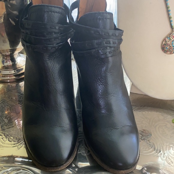 FRYE Strappy Chunky Heel Leather Booties with PickStitch accents Naomi Style - Picture 2 of 14